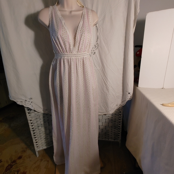 Vintage Long Nightgown Pink Design Size M Lace Detail Atkins - Picture 12 of 12